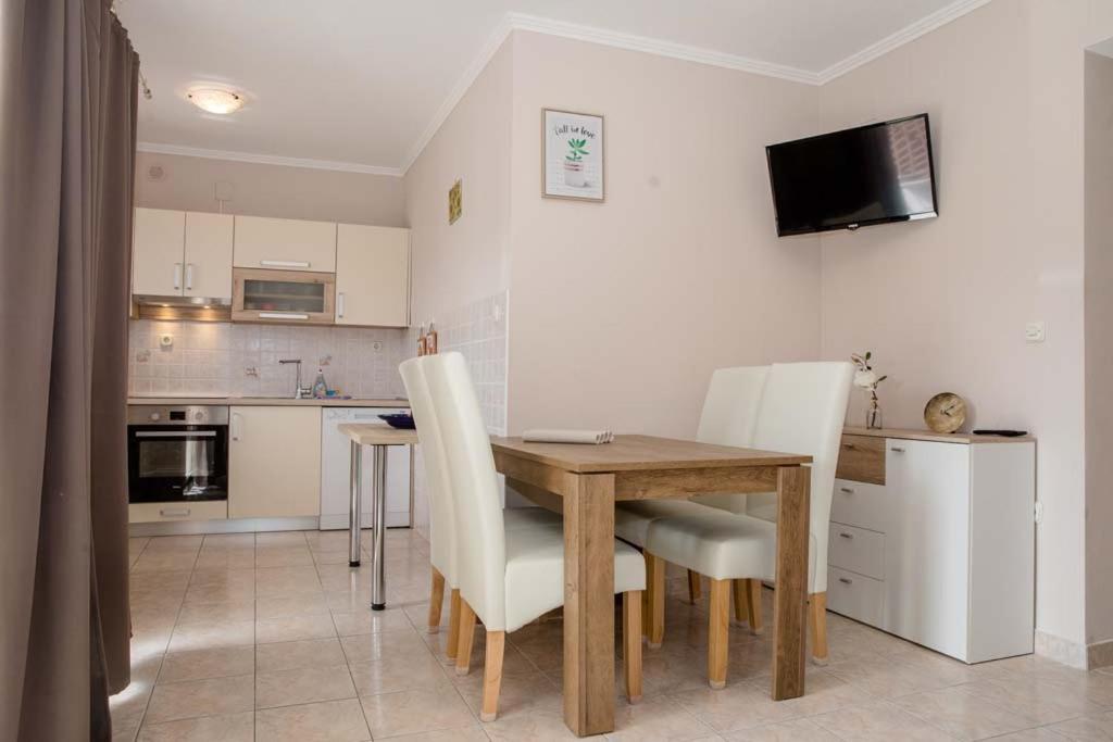 Apartmani Ana & Milo Lopar Exteriér fotografie